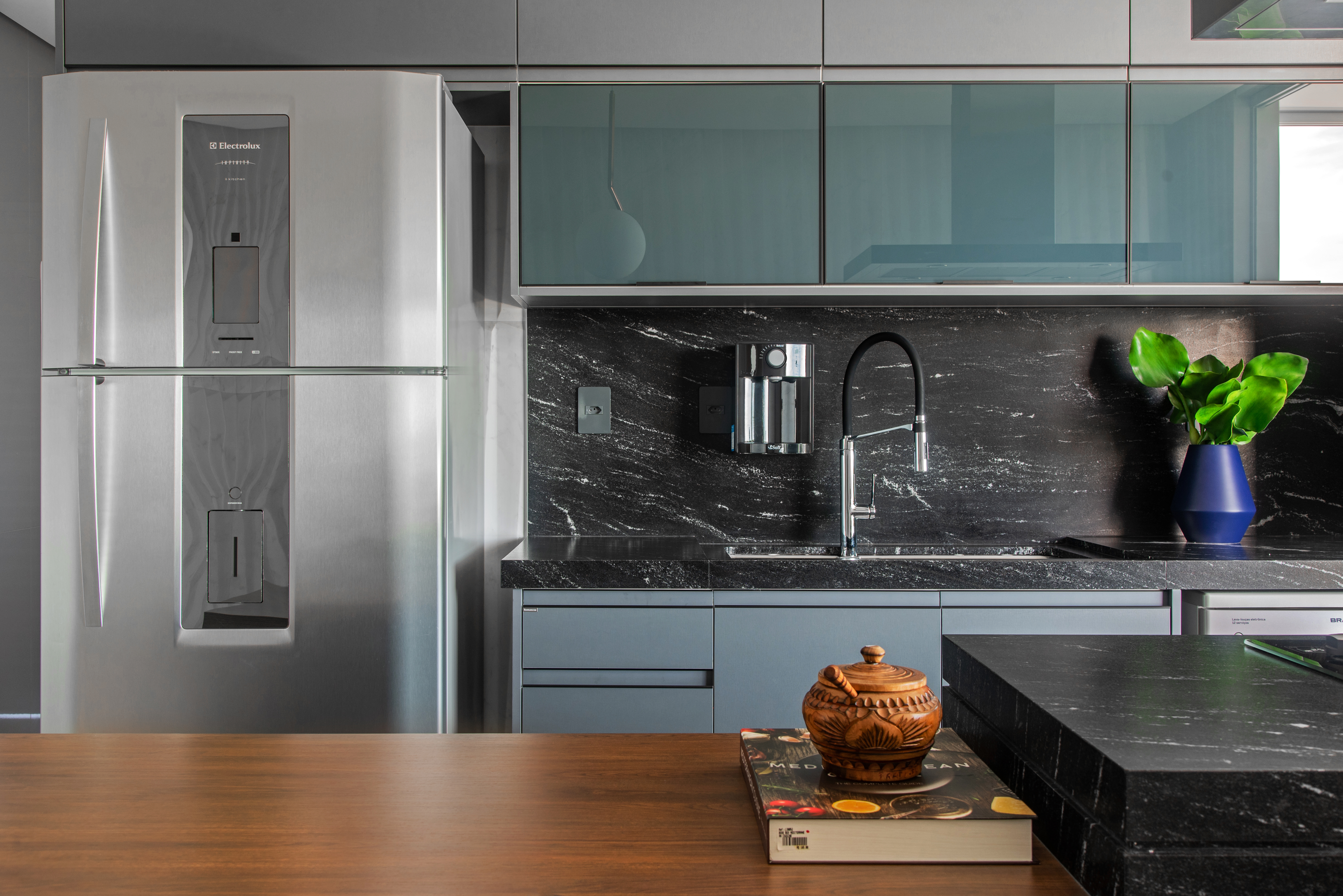 Armário de cozinha com perfil 3445